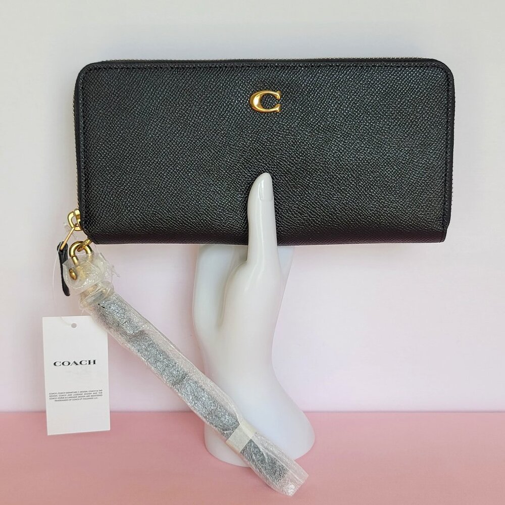 COACH Crossgrain Leather Long Continental Wallet/Wristlet -Black color⭐
